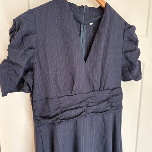 Women’s Navy Midi Dress Puff Sleeve V-Neck Ruched Waist Size L NWT - Picture 6 of 9